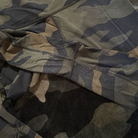 Pink ultimate camo leggings - Picture 2 of 2